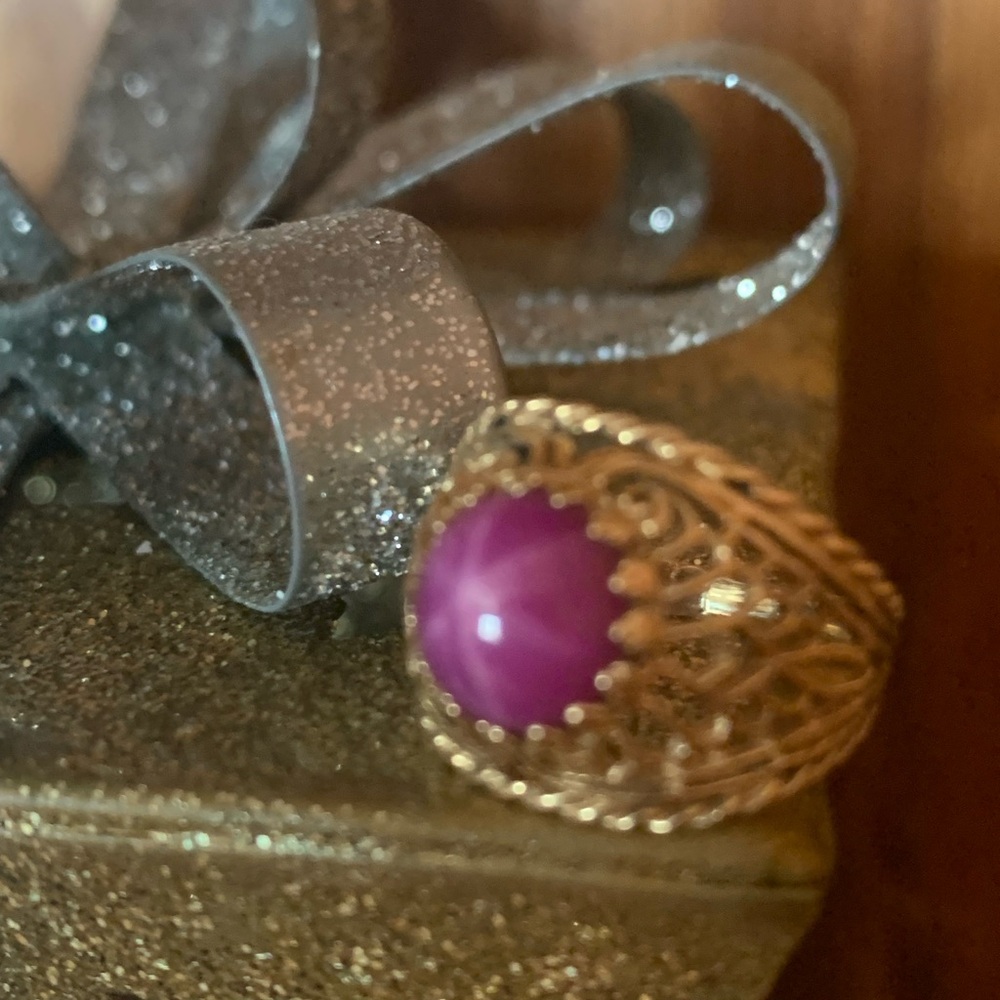 14k VINTAGE RUBY STAR FILIGREE RING